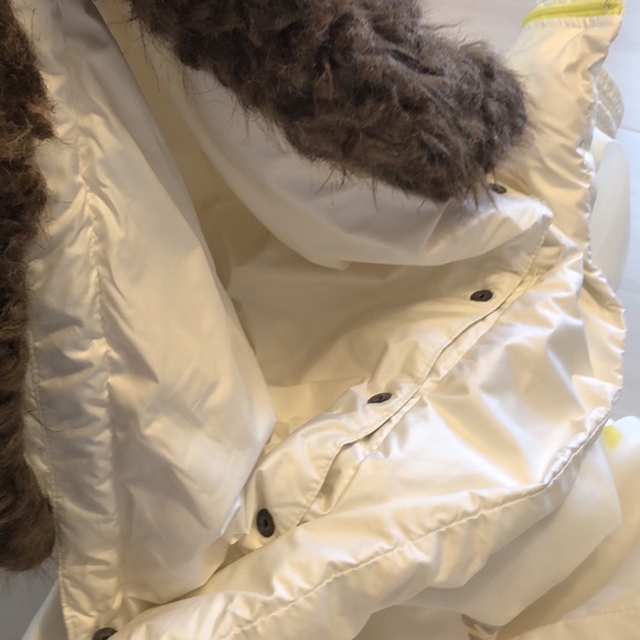 GAP Puffer Jacket with Faux Fur Lined Removable Hood. Great Jacket! - Picture 8 of 9